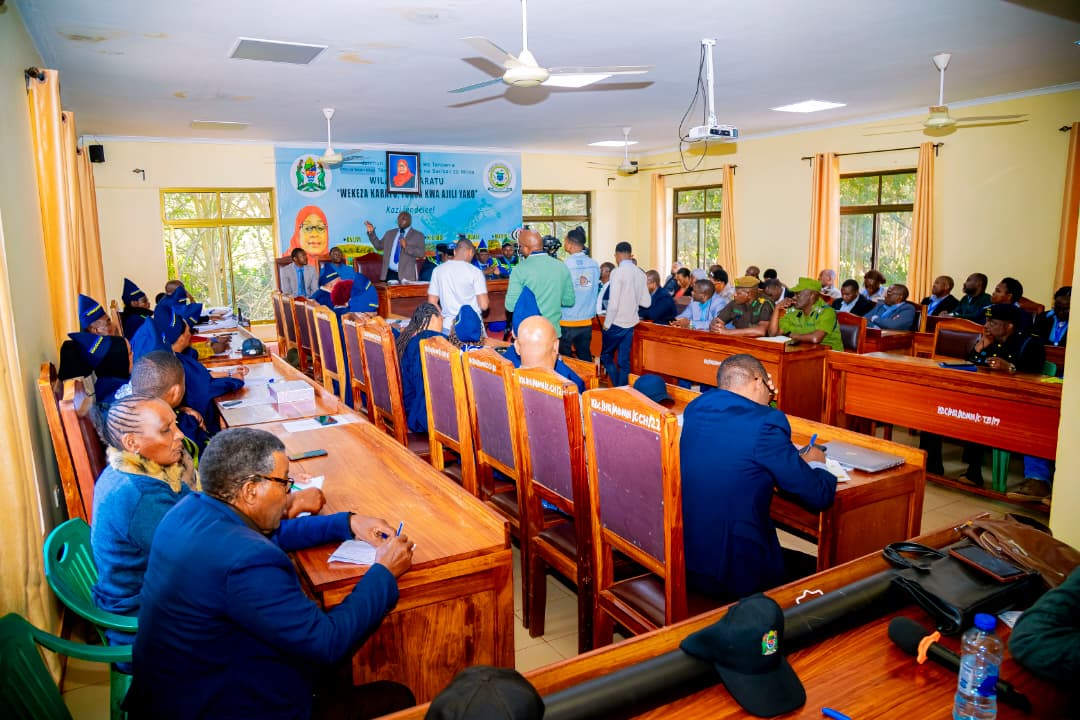 BARAZA LA MADIWANI HALMASHAURI YA KARATU LAJADILI HOJA ZA CAG 2024/2025
