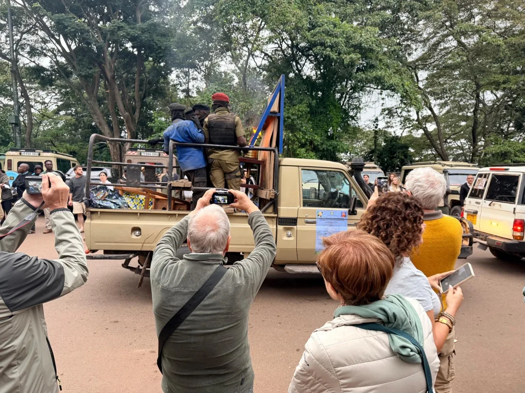 WATALII WASHUHUDIA MWENGE WA UHURU UKIMULIKA MAAJABU YA NGORONGORO.