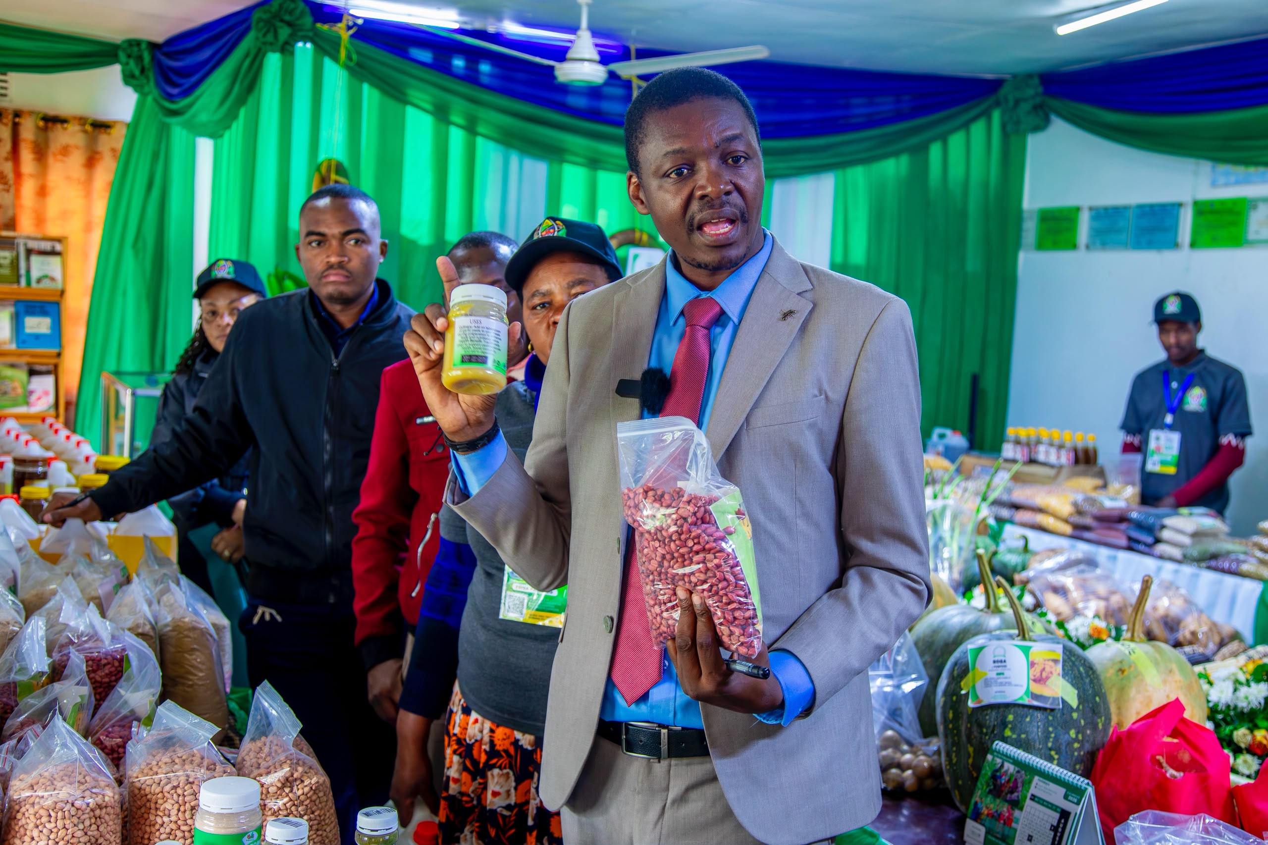 DC KARANGA AWATAKAA WAKULIMA KUNUFAIKA NA SOKO LA UTALII ARUSHA